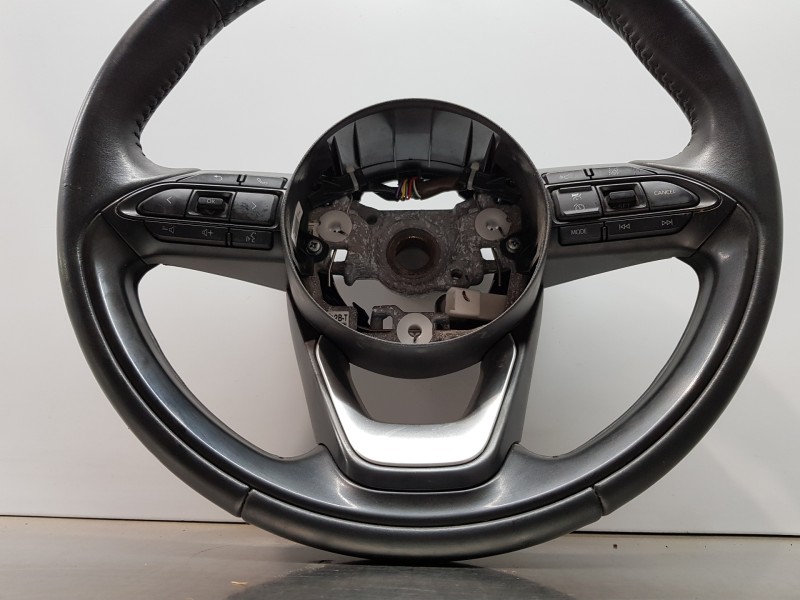 Recambio de volante para toyota yaris hybrid referencia OEM IAM 84250K0040C5  