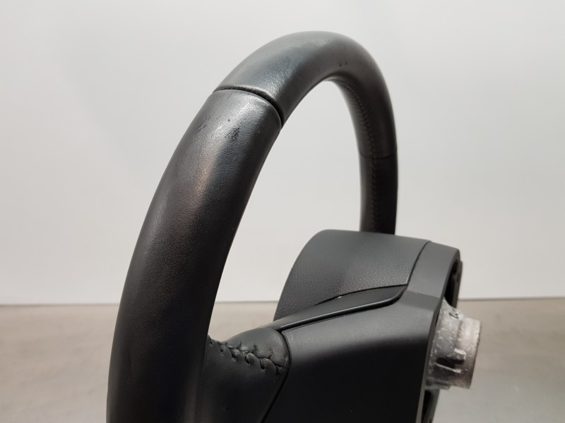 Recambio de volante para toyota yaris hybrid referencia OEM IAM 84250K0040C5  