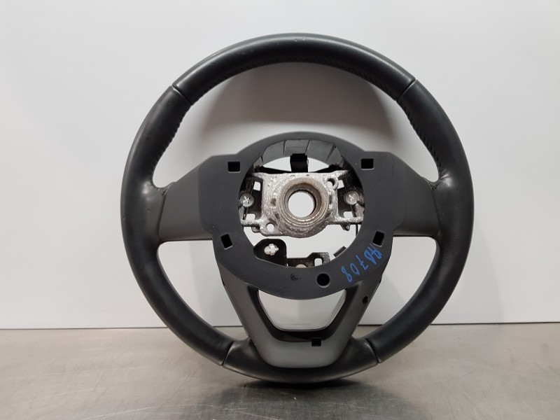 Recambio de volante para toyota yaris hybrid referencia OEM IAM 84250K0040C5  