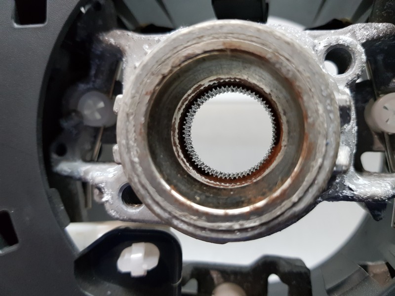 Recambio de volante para toyota yaris hybrid referencia OEM IAM 84250K0040C5  