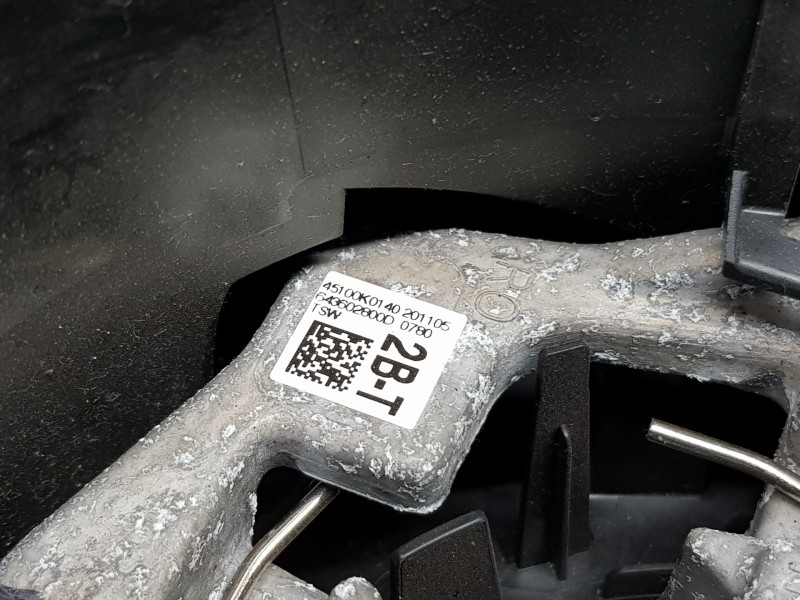 Recambio de volante para toyota yaris hybrid referencia OEM IAM 84250K0040C5  