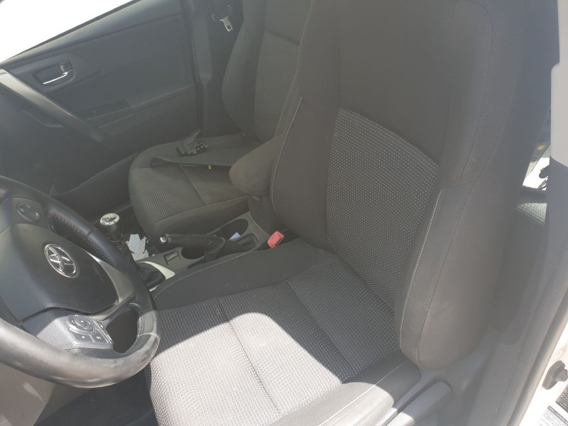 toyota auris touring sports (e18) del año 2013