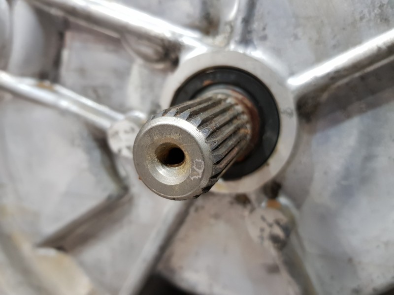 Recambio de caja cambios para toyota yaris hybrid referencia OEM IAM 30900K0010  