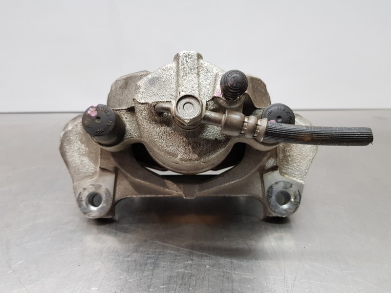Recambio de pinza freno delantera derecha para toyota yaris hybrid referencia OEM IAM 47730K0030  