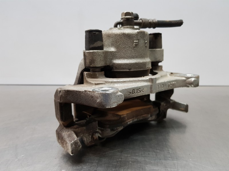 Recambio de pinza freno delantera derecha para toyota yaris hybrid referencia OEM IAM 47730K0030  