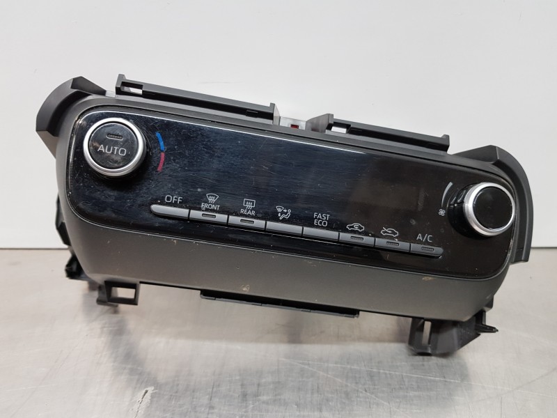 Recambio de mando climatizador para toyota yaris hybrid referencia OEM IAM 55900K0270  