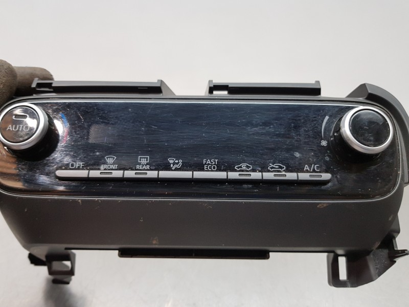 Recambio de mando climatizador para toyota yaris hybrid referencia OEM IAM 55900K0270  