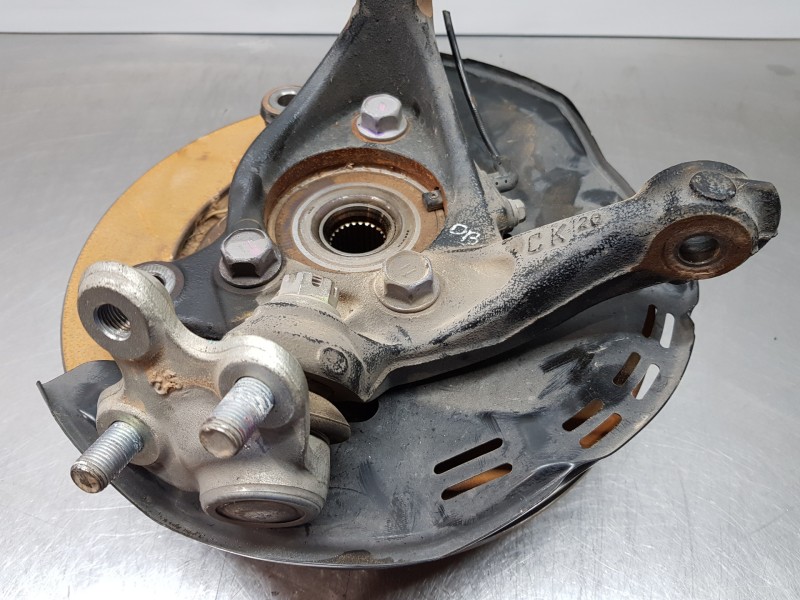 Recambio de mangueta delantera derecha para toyota yaris hybrid referencia OEM IAM 4321102410  