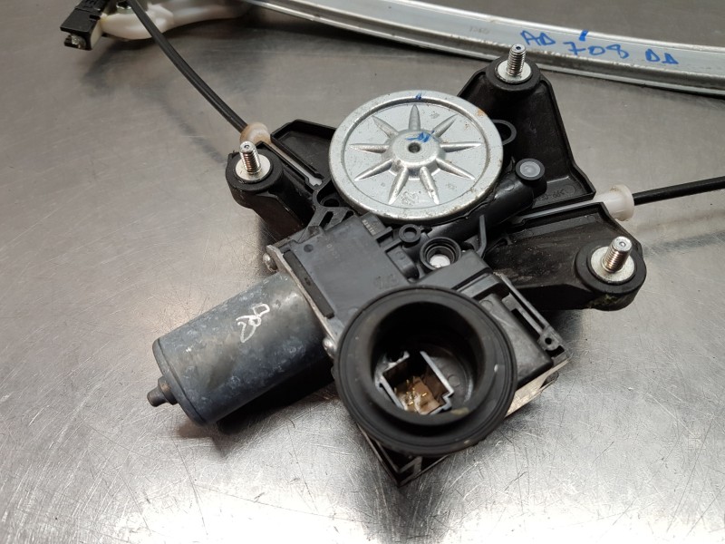 Recambio de elevalunas delantero derecho para toyota yaris hybrid referencia OEM IAM 69810K0010 85710K0020 