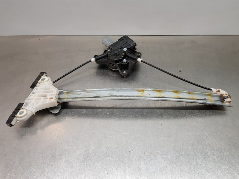 Recambio de elevalunas delantero derecho para toyota yaris hybrid referencia OEM IAM 69810K0010 85710K0020 