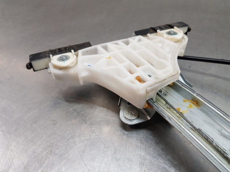 Recambio de elevalunas delantero derecho para toyota yaris hybrid referencia OEM IAM 69810K0010 85710K0020 