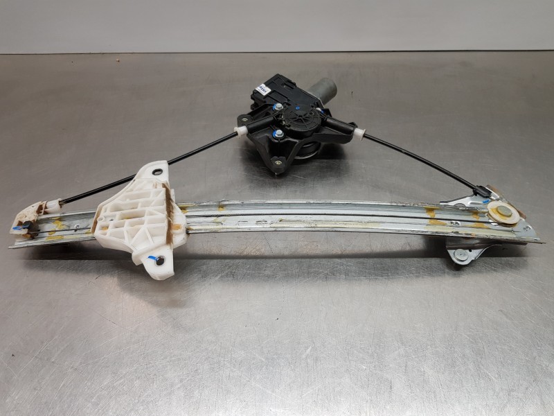 Recambio de elevalunas delantero izquierdo para toyota yaris hybrid referencia OEM IAM 69820K0010 85720K0020 