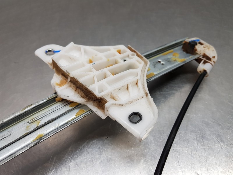 Recambio de elevalunas delantero izquierdo para toyota yaris hybrid referencia OEM IAM 69820K0010 85720K0020 