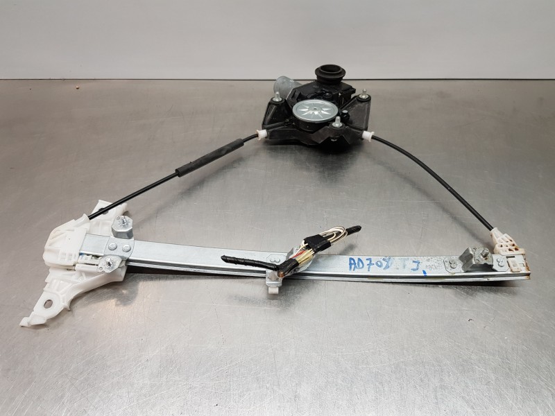 Recambio de elevalunas trasero izquierdo para toyota yaris hybrid referencia OEM IAM 69840K0010 85720K0010 