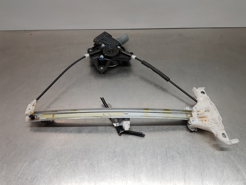 Recambio de elevalunas trasero izquierdo para toyota yaris hybrid referencia OEM IAM 69840K0010 85720K0010 