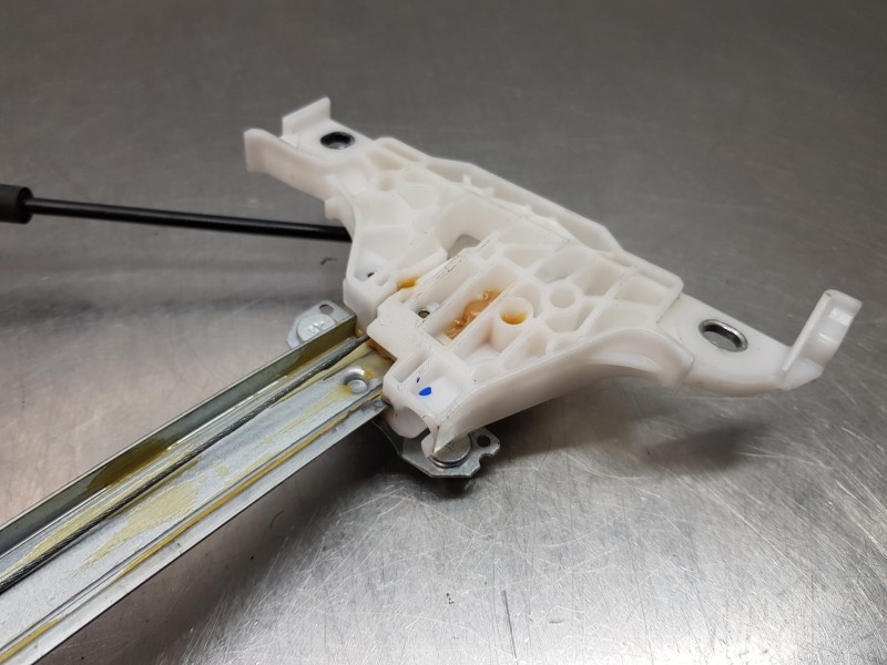Recambio de elevalunas trasero izquierdo para toyota yaris hybrid referencia OEM IAM 69840K0010 85720K0010 