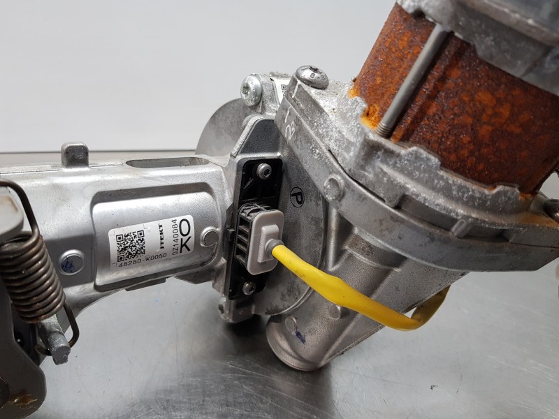 Recambio de columna direccion para toyota yaris hybrid referencia OEM IAM 4520A0D580 45250K0050 89650K0050