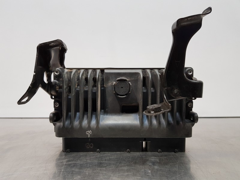 Recambio de centralita motor uce para toyota yaris hybrid referencia OEM IAM 89661K0080 MB2830000011 