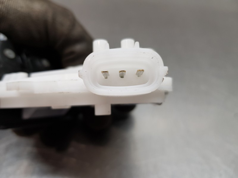 Recambio de cerradura maletero / porton para toyota yaris hybrid referencia OEM IAM 6935002090  