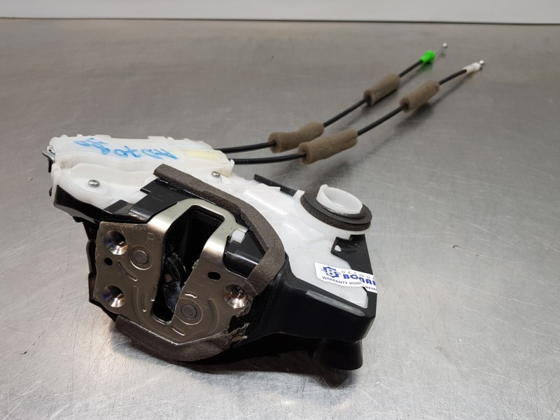 Recambio de cerradura puerta delantera derecha para toyota yaris hybrid referencia OEM IAM 69030K0040  