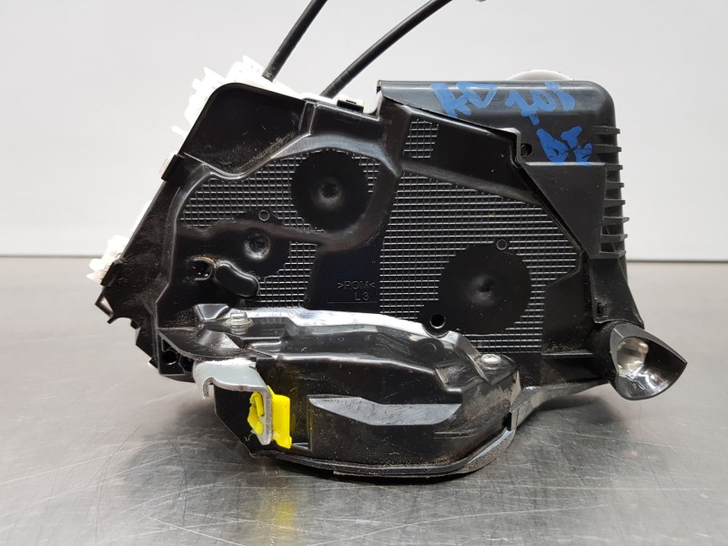 Recambio de cerradura puerta delantera izquierda para toyota yaris hybrid referencia OEM IAM 69040K0040  