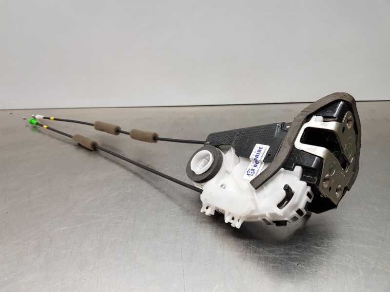 Recambio de cerradura puerta trasera derecha para toyota yaris hybrid referencia OEM IAM 69050K0030  