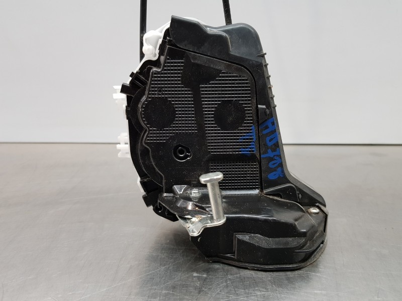 Recambio de cerradura puerta trasera izquierda para toyota yaris hybrid referencia OEM IAM 69060K0030  