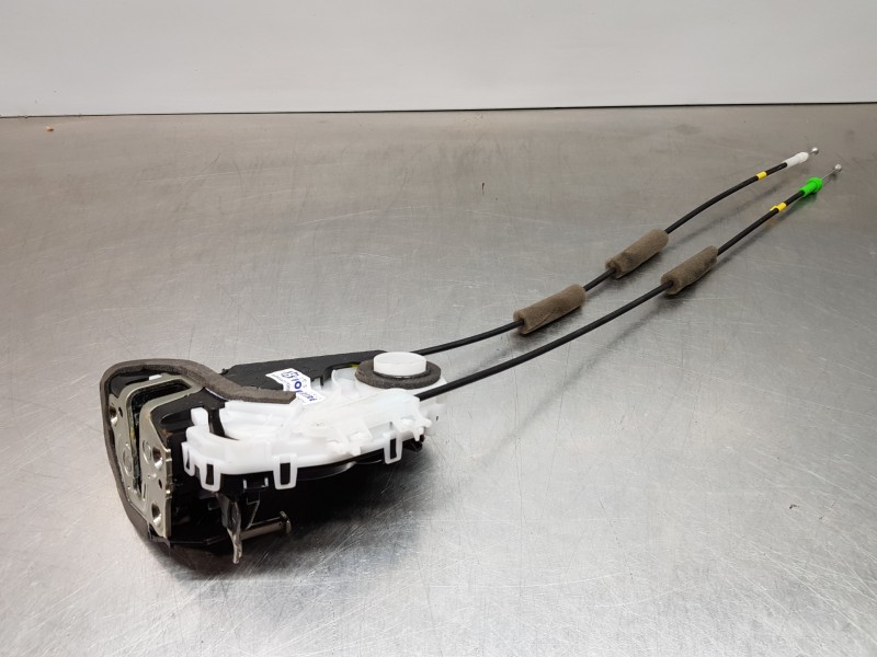 Recambio de cerradura puerta trasera izquierda para toyota yaris hybrid referencia OEM IAM 69060K0030  