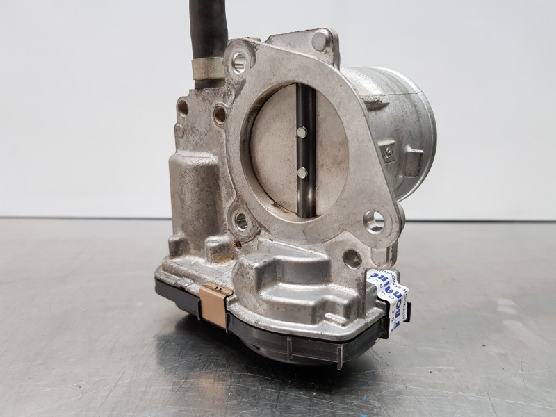 Recambio de caja mariposa para toyota yaris hybrid referencia OEM IAM 2203015010  