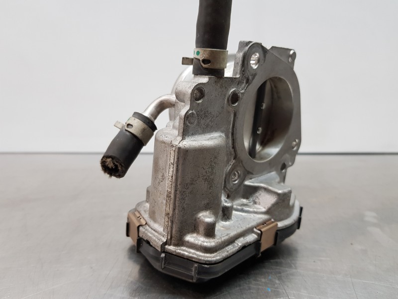 Recambio de caja mariposa para toyota yaris hybrid referencia OEM IAM 2203015010  