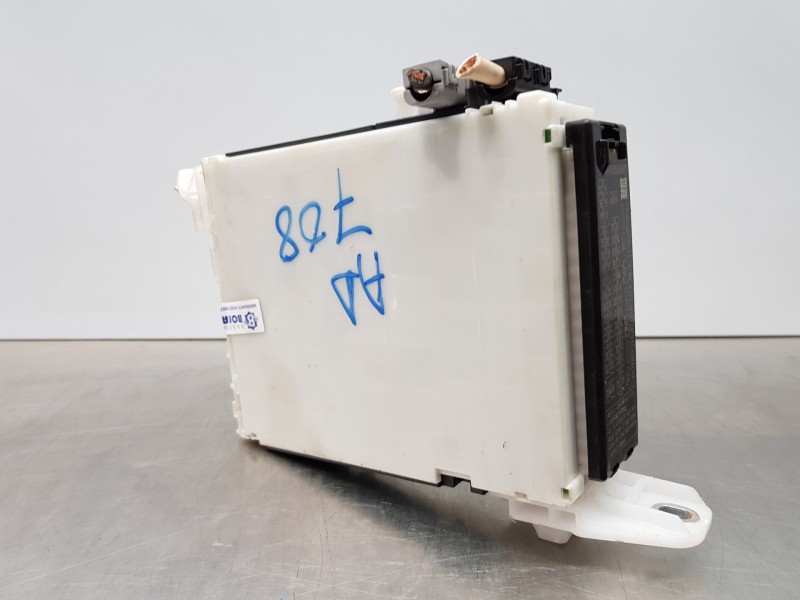 Recambio de caja reles / fusibles para toyota yaris hybrid referencia OEM IAM 82730K0110  