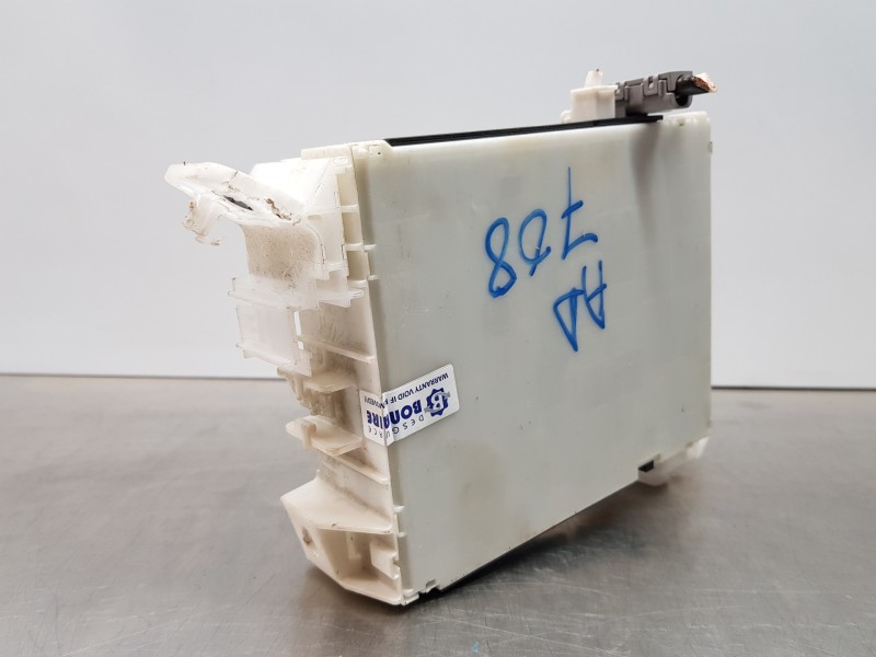 Recambio de caja reles / fusibles para toyota yaris hybrid referencia OEM IAM 82730K0110  