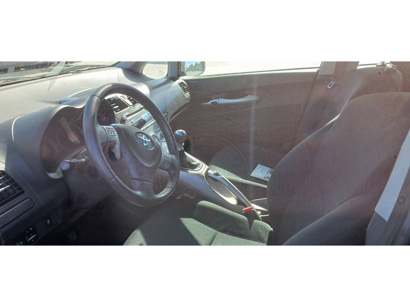 toyota auris del año 2007