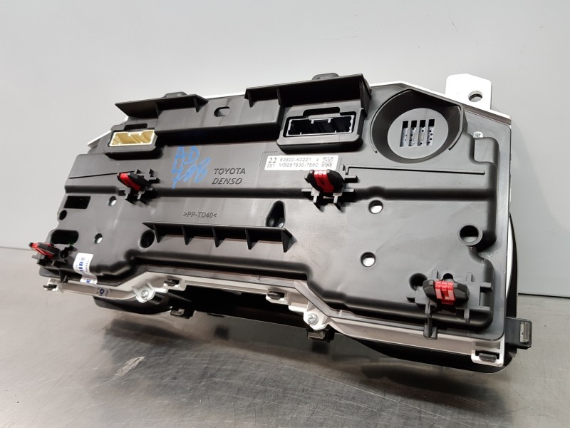 Recambio de cuadro instrumentos para toyota yaris hybrid referencia OEM IAM 83800K0221  