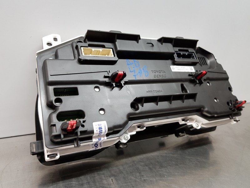 Recambio de cuadro instrumentos para toyota yaris hybrid referencia OEM IAM 83800K0221  