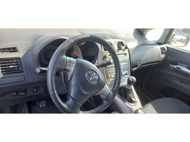 toyota auris del año 2007