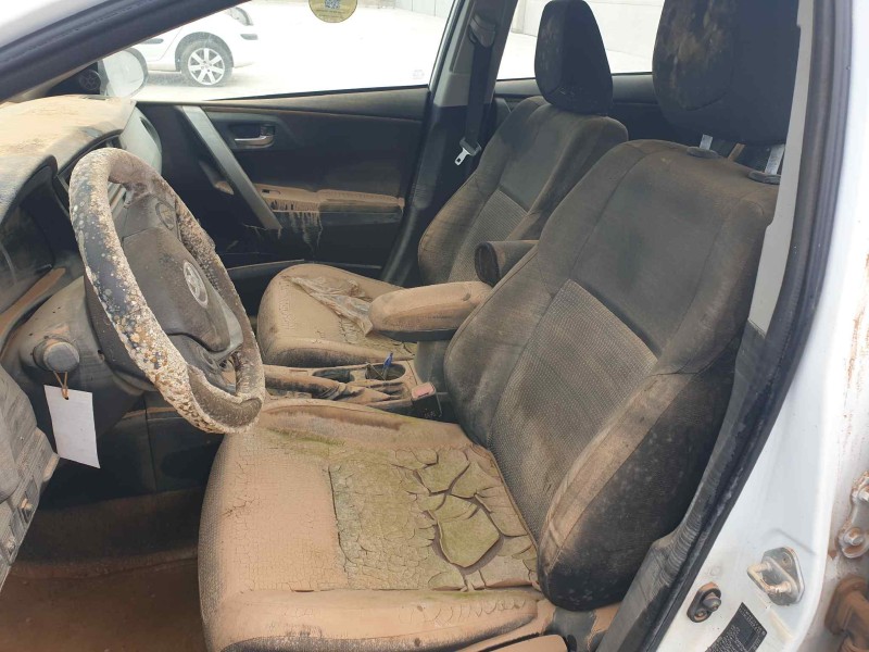 toyota auris del año 2014