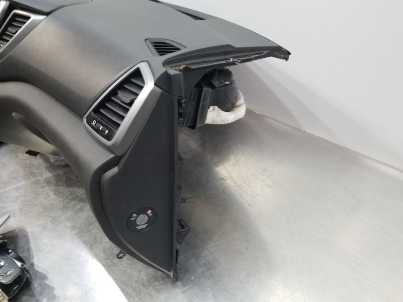 Recambio de kit airbag para hyundai tucson tl referencia OEM IAM 84710D7000TRY  