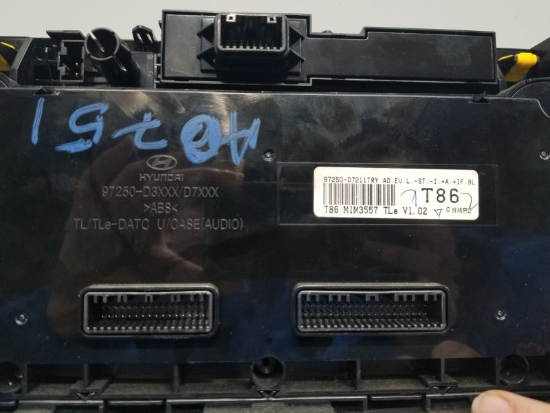 Recambio de mando climatizador para hyundai tucson tl referencia OEM IAM 97250D7211TRY  