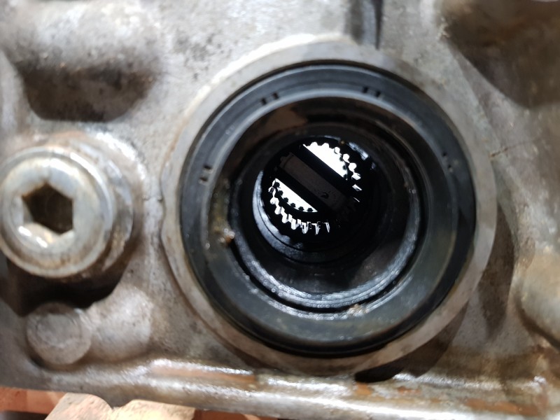 Recambio de caja cambios para toyota auris touring sports (e18) hybrid advance referencia OEM IAM 3090047084  