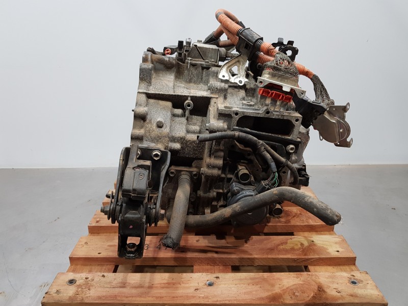 Recambio de caja cambios para toyota auris touring sports (e18) hybrid advance referencia OEM IAM 3090047084  