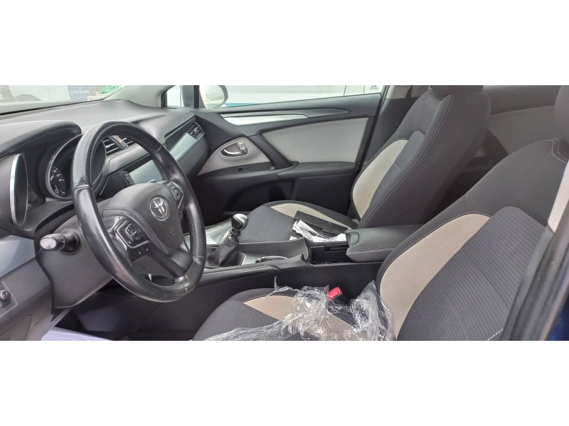 toyota avensis touring sports del año 2015