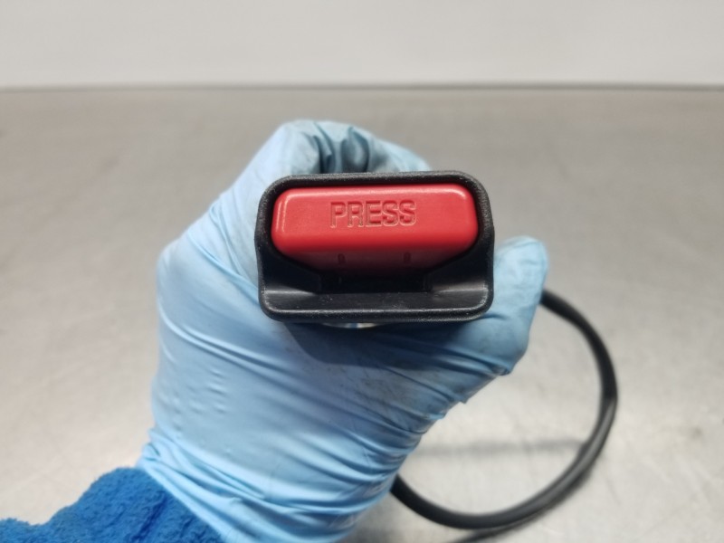 Recambio de enganche del cinturon delantero der para mazda 6 lim. (gh) sport referencia OEM IAM    Recambio de enganche del cinturon delantero der para mazda 6 lim. (gh) sport referencia OEM IAM