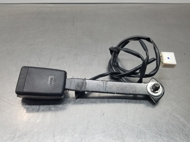 Recambio de enganche del cinturon delantero izq para mazda 6 lim. (gh) sport referencia OEM IAM GS1E57680A02  
