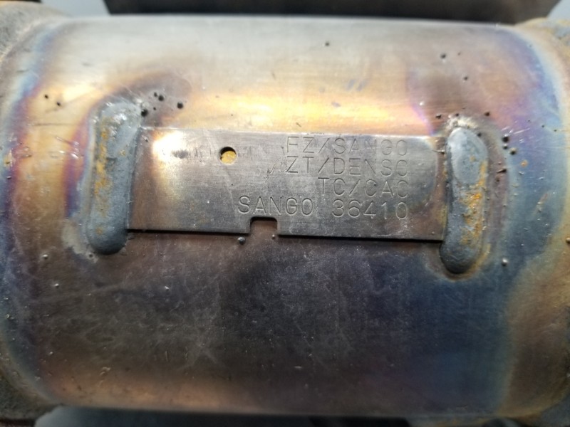 Recambio de catalizador para lexus nx essence referencia OEM IAM 2505136410 36410 