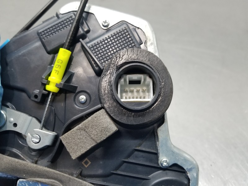 Recambio de cerradura puerta delantera derecha para lexus nx essence referencia OEM IAM 6903060250  