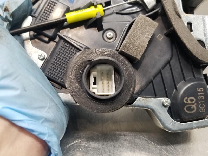 Recambio de cerradura puerta delantera izquierda para lexus nx essence referencia OEM IAM 6904053100  