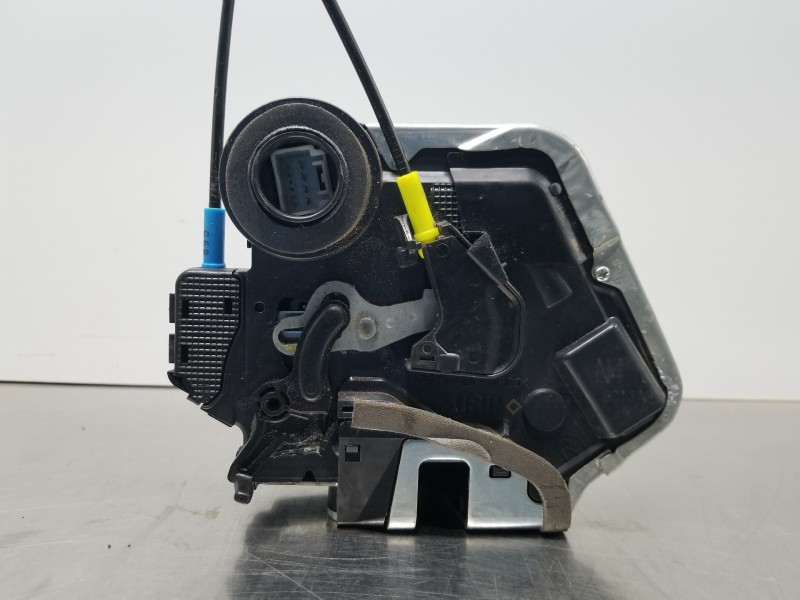 Recambio de cerradura puerta trasera derecha para lexus nx essence referencia OEM IAM 6905012410  