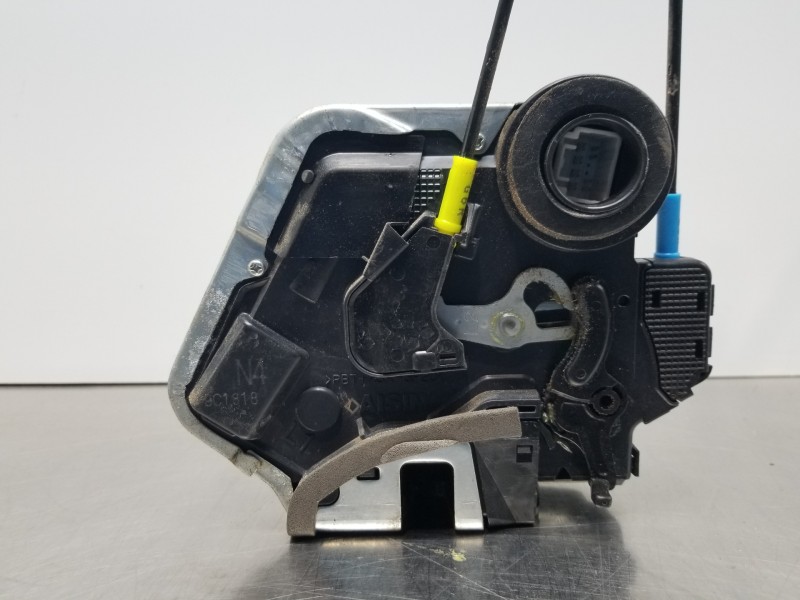 Recambio de cerradura puerta trasera izquierda para lexus nx essence referencia OEM IAM 6906012410  