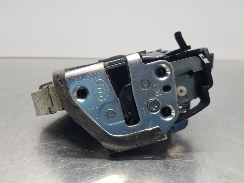 Recambio de cerradura puerta trasera izquierda para lexus nx essence referencia OEM IAM 6906012410  